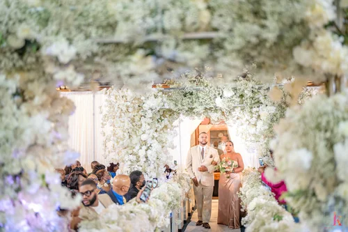Ashley & Isaac — wedding florals photograph 2