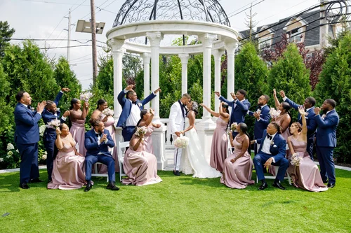 Jillian & Cherrod — wedding florals photograph 4